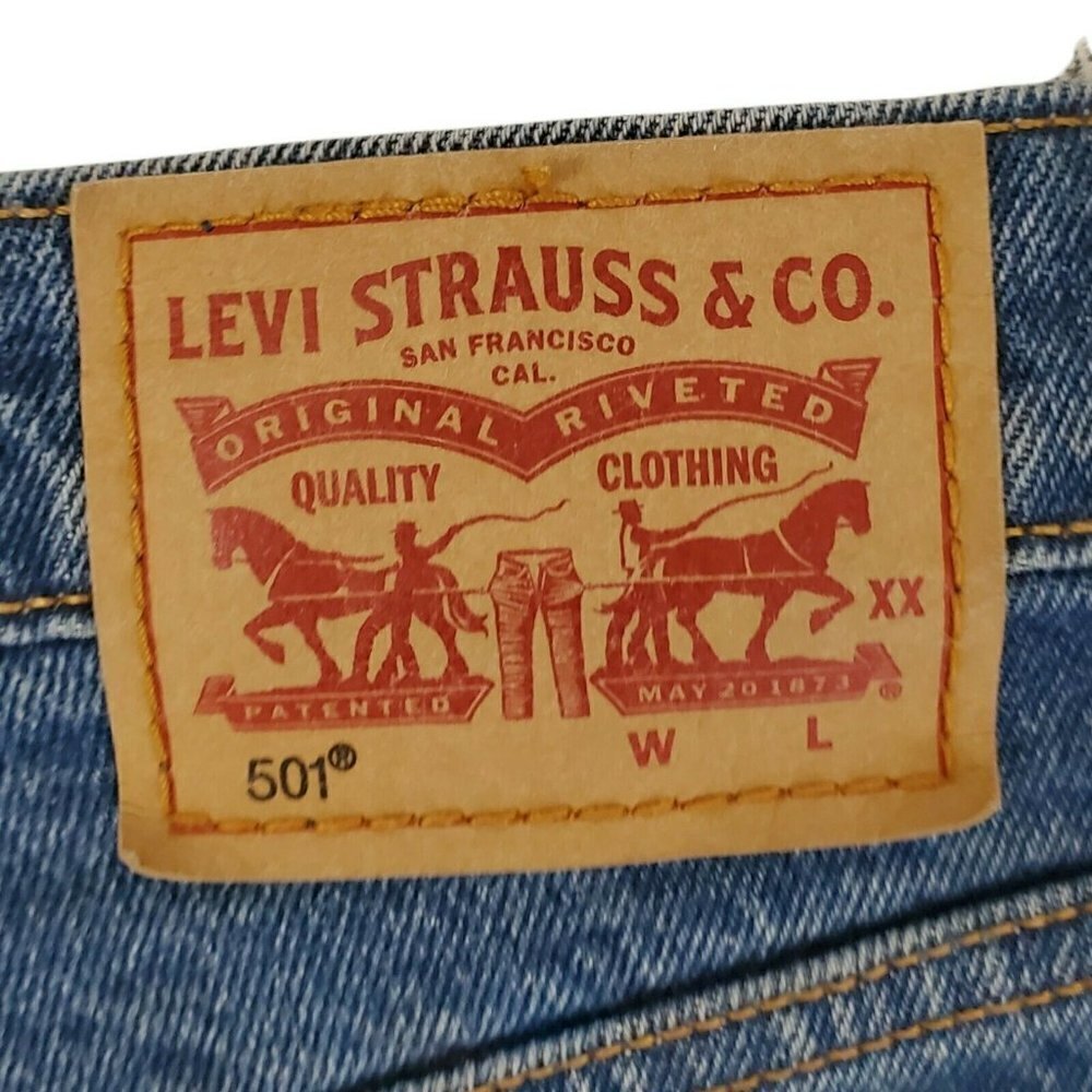 Levis 501 Shorts Womens 26 Blue Cut-Off High Rise Button Fly Raw Hem Boho Summer - Picture 4 of 12